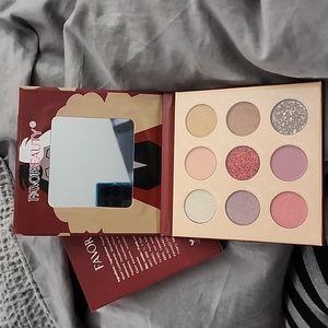 Eye shadow palette